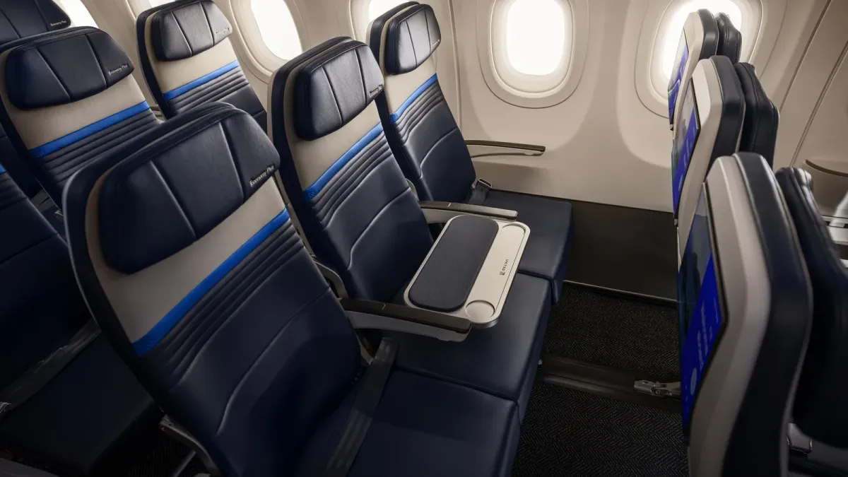 United Airlines Economy Plus seats with a fixed shared table where the middle seat would normally be.