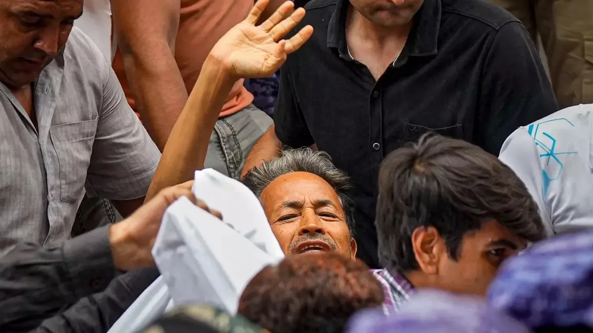 Sonam Wangchuk surrounded by supporters during the CJP protest period