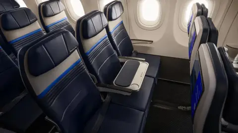 United Airlines Economy Plus seats with a fixed table replacing the middle seat.