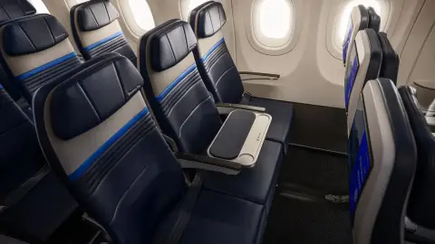 United Airlines Economy Plus seats with a fixed shared table where the middle seat would normally be.
