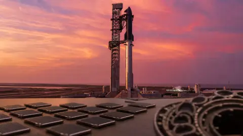 SpaceX Starship and Super Heavy on the Starbase launch pad ahead of the Flight 13 test