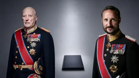 A source-grounded editorial transition showing King Harald V in subdued tones beside King Haakon VIII in natural color.
